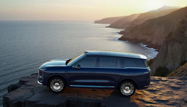 “9系新王”全球首发，智己LS9撼动30万级大六座SUV市场格局